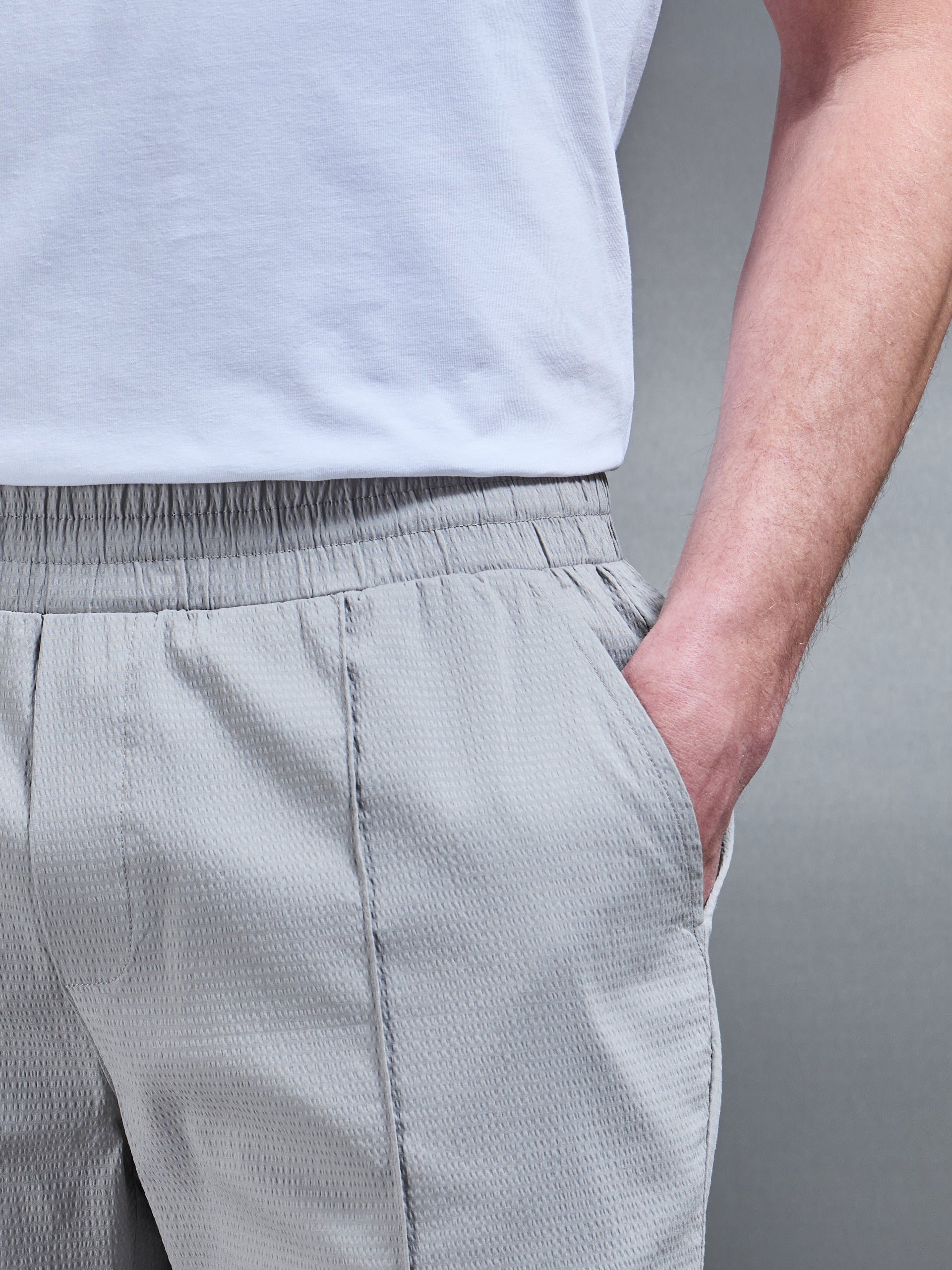 Seersucker Short in Stone